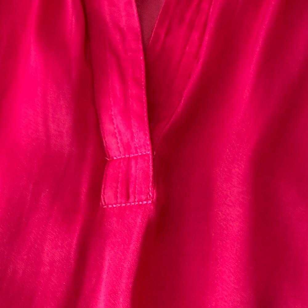 Evereve Bright Fuchsia Split V-Neck Short Sleeve Blouse - Picture 5 of 7